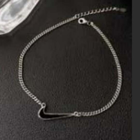 NIKE: Swoosh Bracelet - Picture 6 of 7